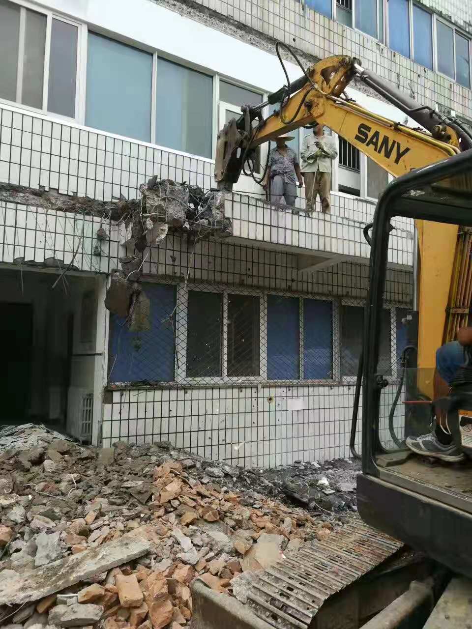 北京房屋改造拆除试点在八角街道八角路社区22号楼启动
